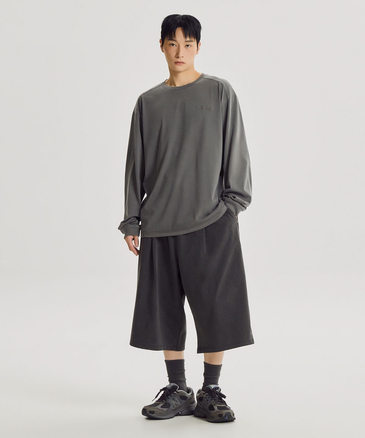 뉴발란스(NEW BALANCE) NBNDG31833 / UNI ESCAPE 다잉 긴팔티 (CHARCOAL)