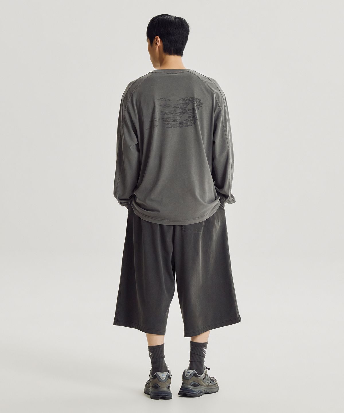 뉴발란스(NEW BALANCE) NBNDG31833 / UNI ESCAPE 다잉 긴팔티 (CHARCOAL)