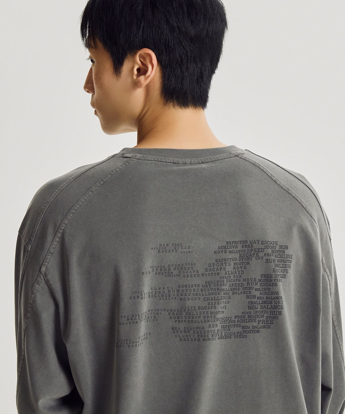 뉴발란스(NEW BALANCE) NBNDG31833 / UNI ESCAPE 다잉 긴팔티 (CHARCOAL)