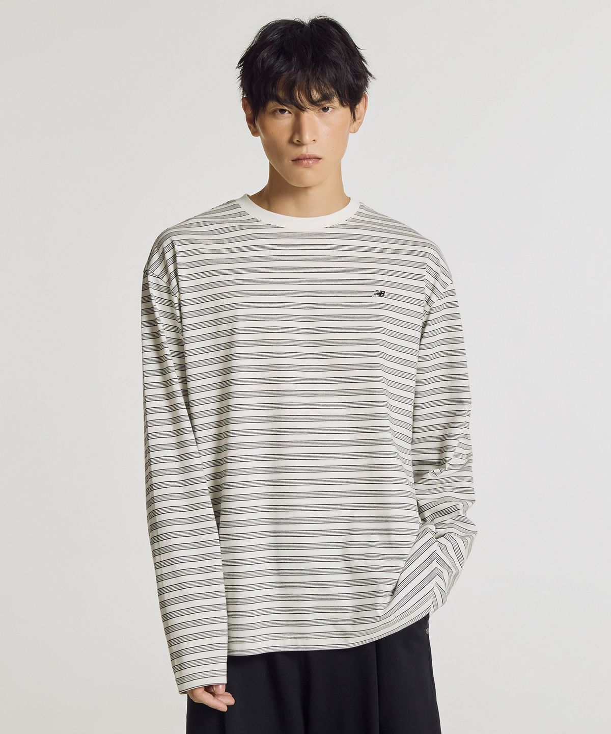뉴발란스(NEW BALANCE) NBNDG31813 / UNI 에센셜 클래식 스트라이프 긴팔티 (IVORY)