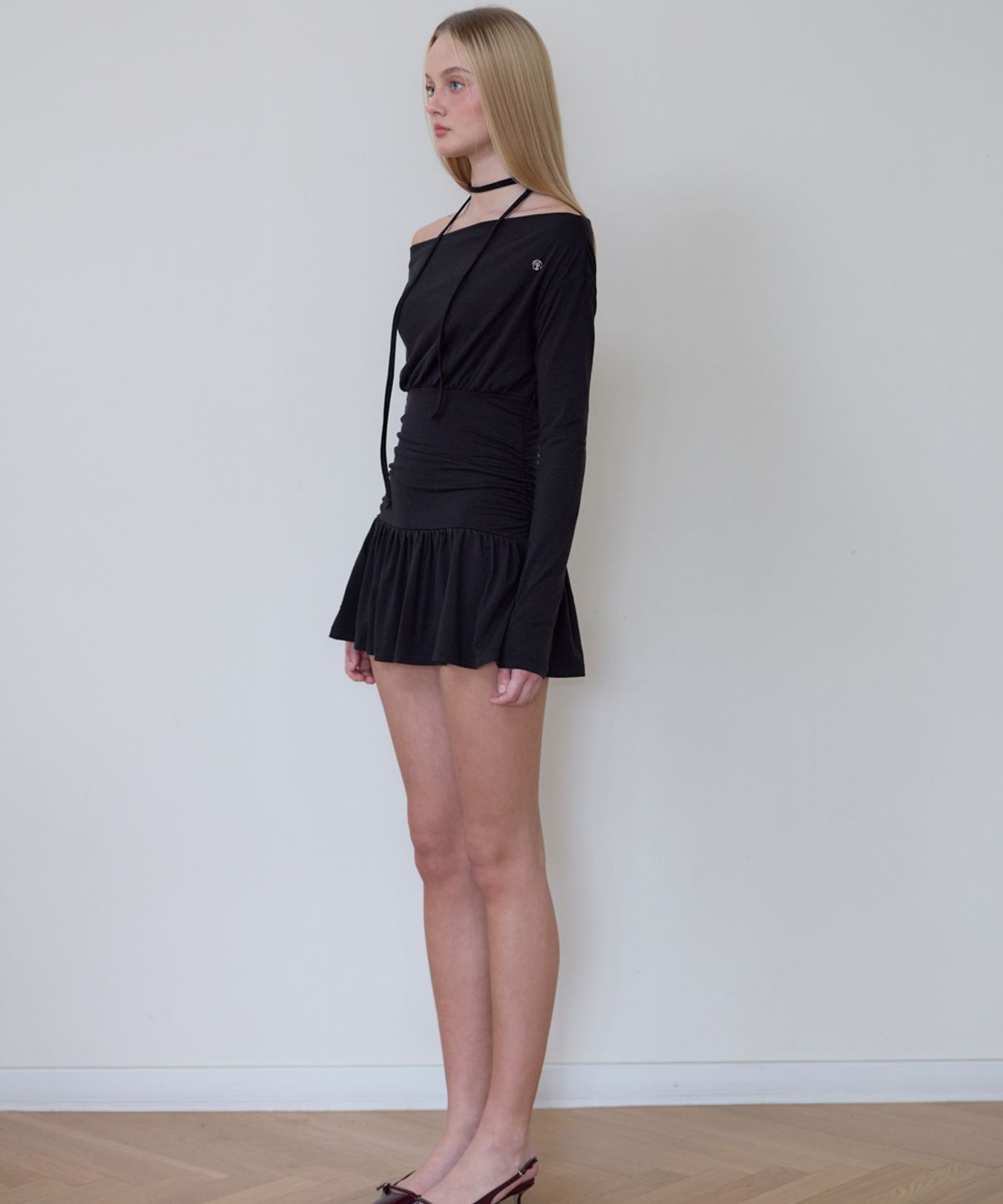 로제프란츠(ROSEFRANTZ) Tie Off Shoulder Mini Dress [Black]