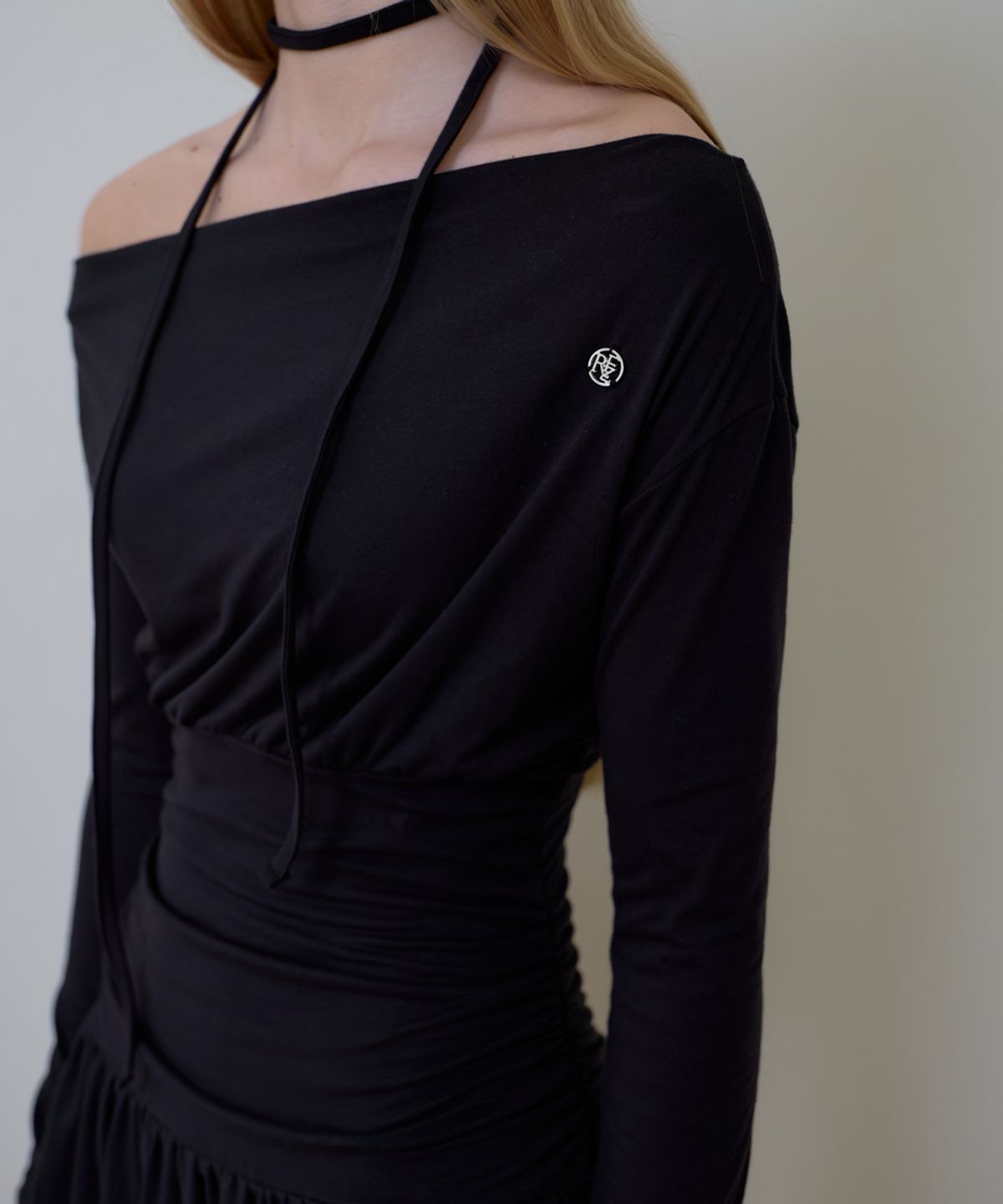 로제프란츠(ROSEFRANTZ) Tie Off Shoulder Mini Dress [Black]
