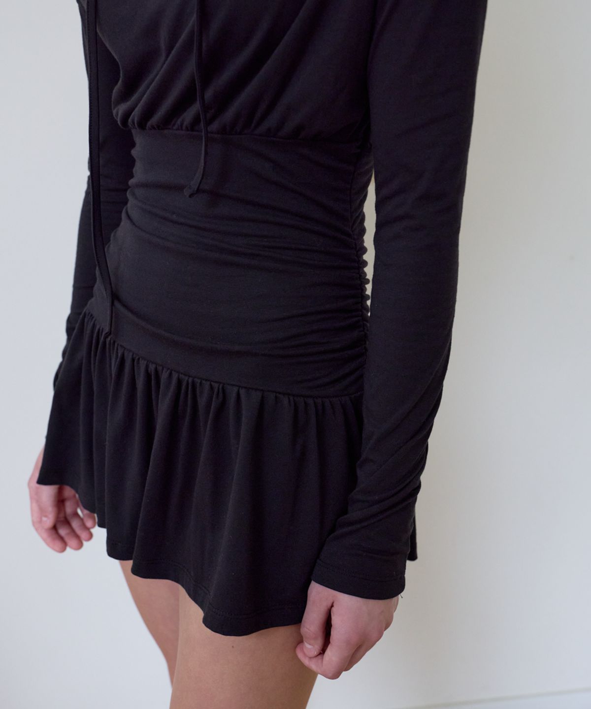 로제프란츠(ROSEFRANTZ) Tie Off Shoulder Mini Dress [Black]