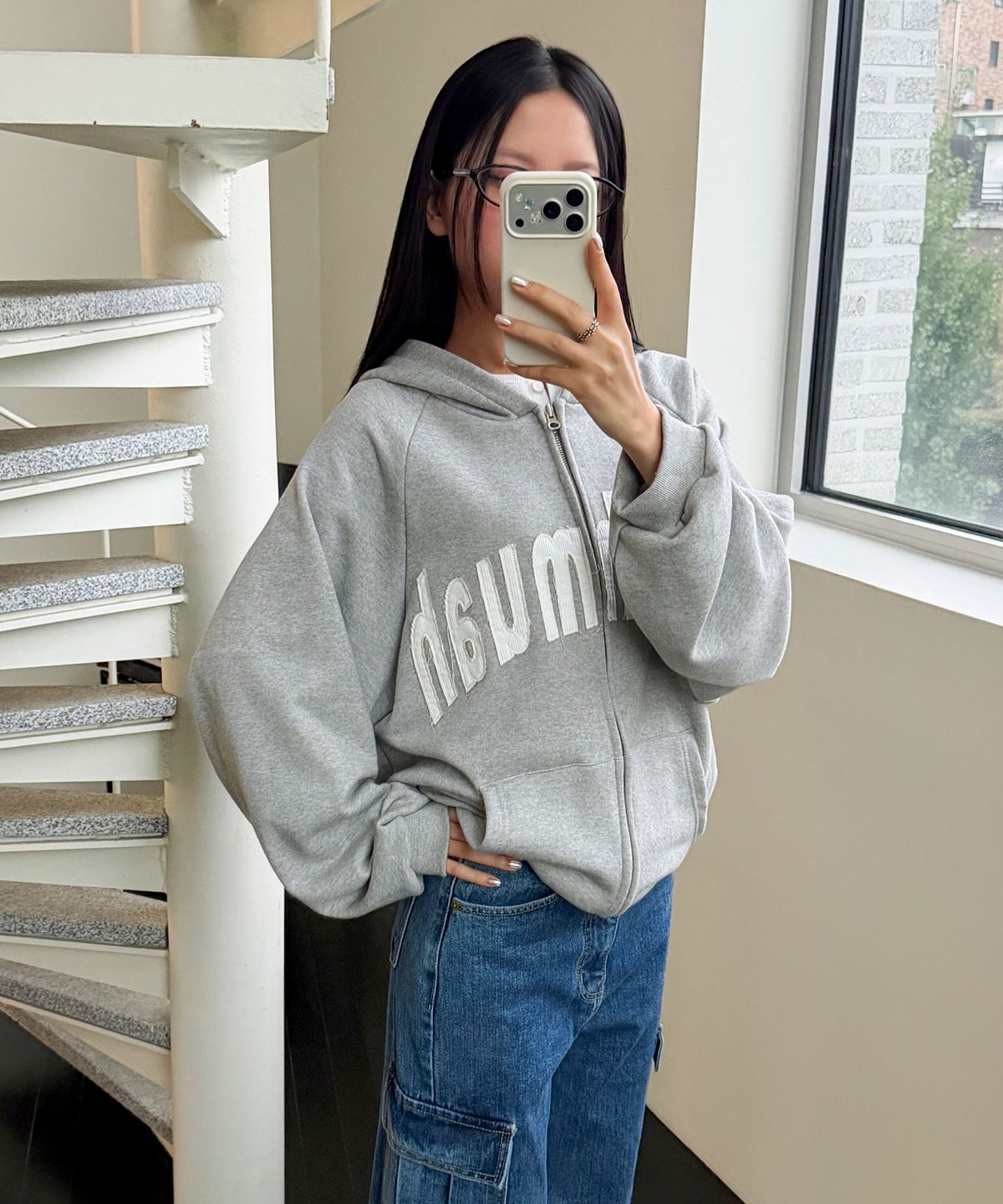 무아무아(MUAHMUAH) 빈티지 아플리케 무아 패치 후드집업 [그레이]