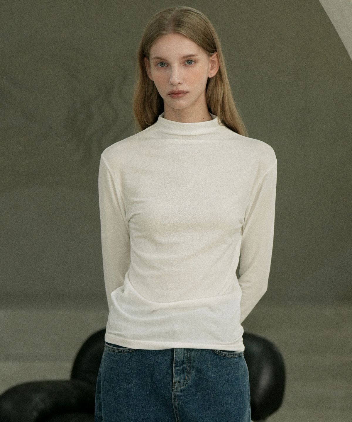 블레티(VLETI) Turtleneck Tencel Slim T-Shirt (ivory)