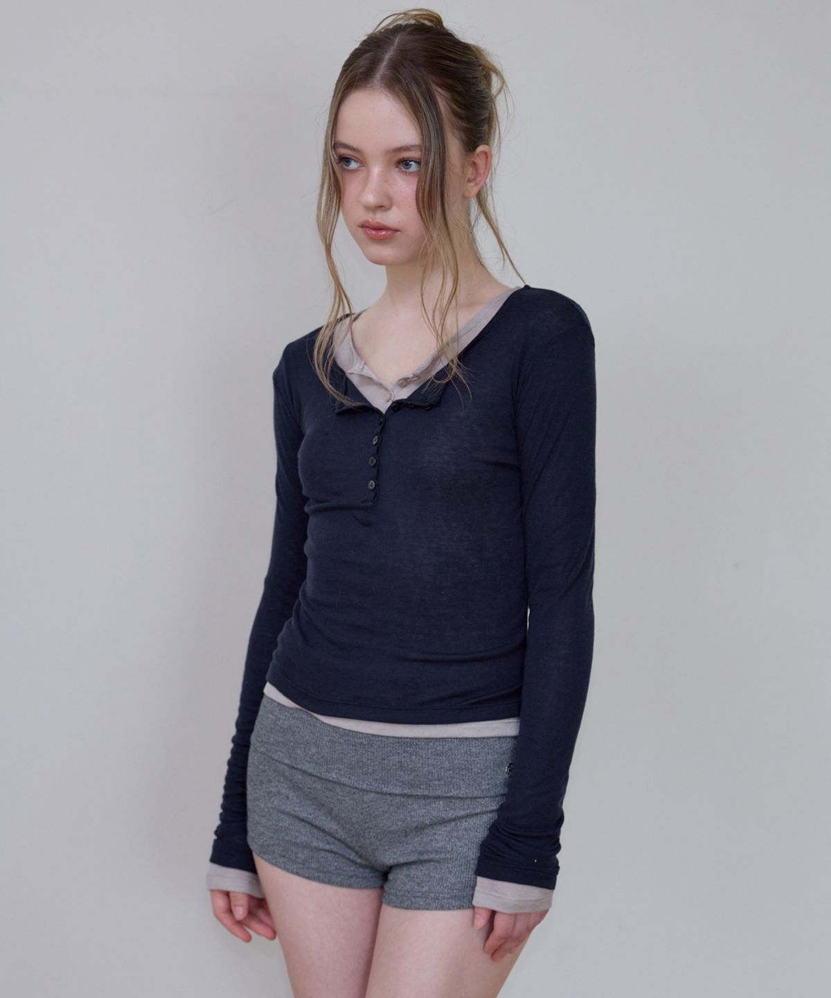 로제프란츠(ROSEFRANTZ) Henley Neck Layered Long Sleeve [Navy]
