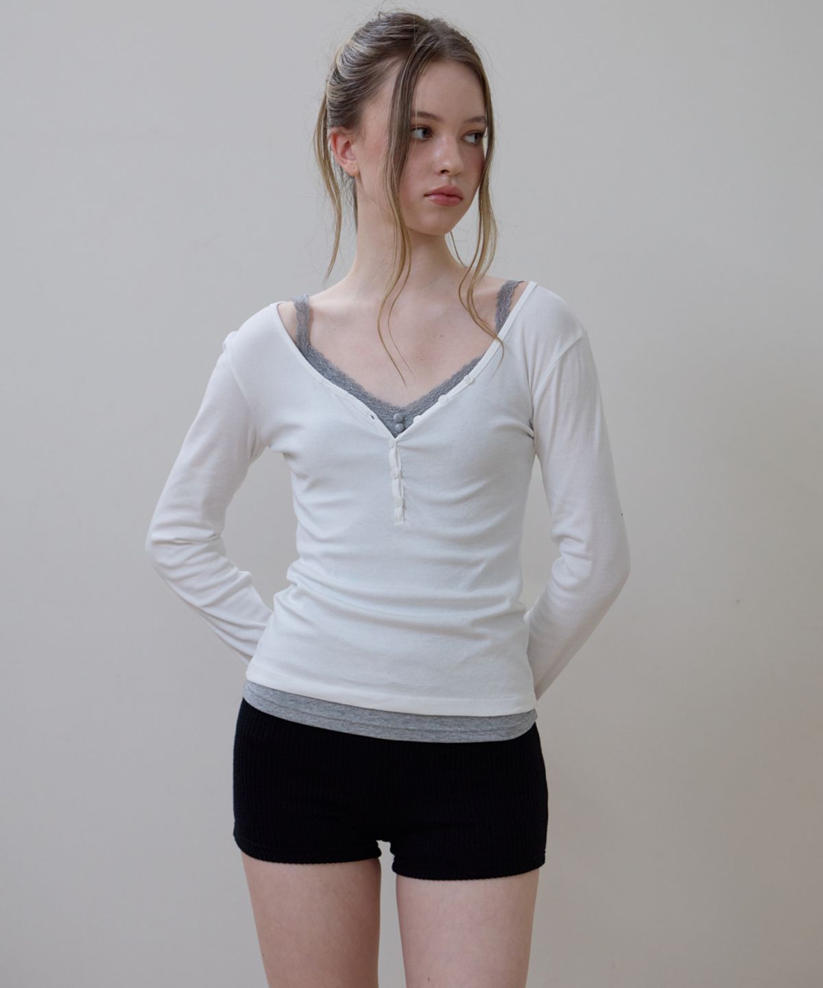 로제프란츠(ROSEFRANTZ) Basic V-neck Long Sleeve [Ivory]