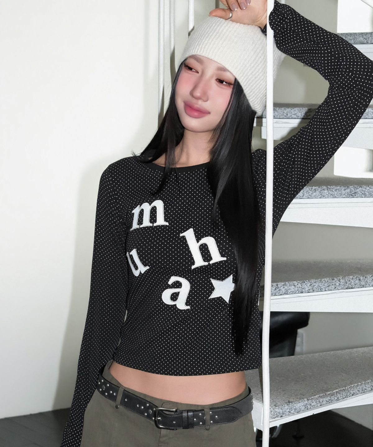 무아무아(MUAHMUAH) 도트 패치 로고 긴팔티 [블랙]