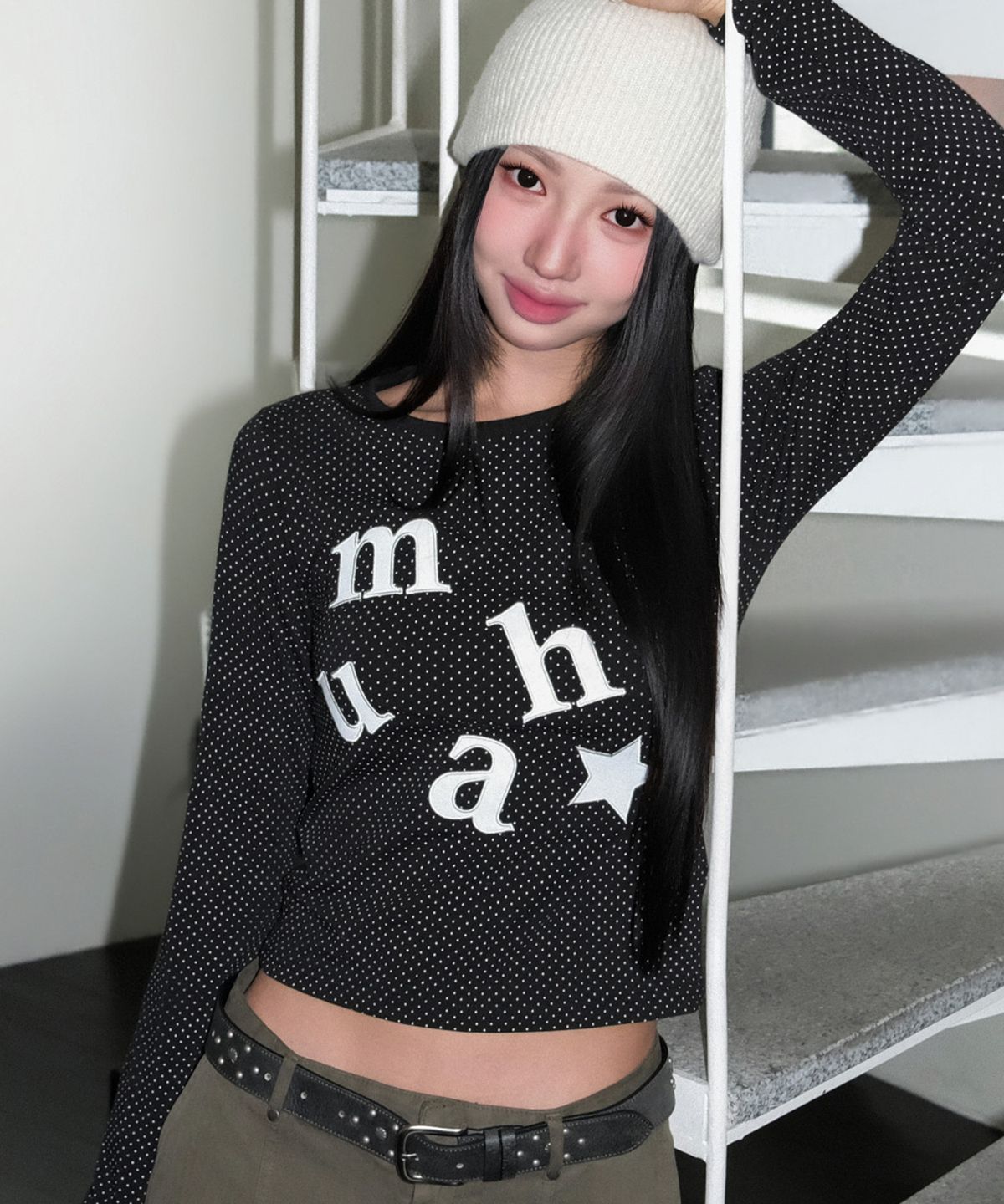 무아무아(MUAHMUAH) 도트 패치 로고 긴팔티 [블랙]