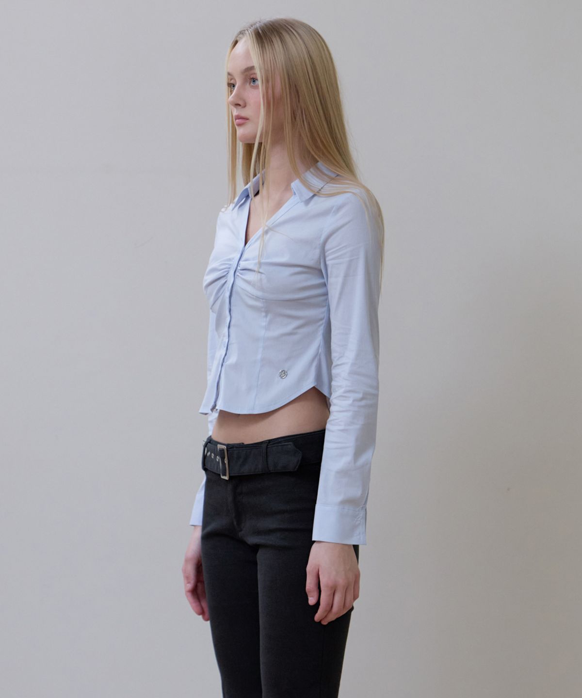 로제프란츠(ROSEFRANTZ) Ruched Front Slim Shirt [Sky Blue]