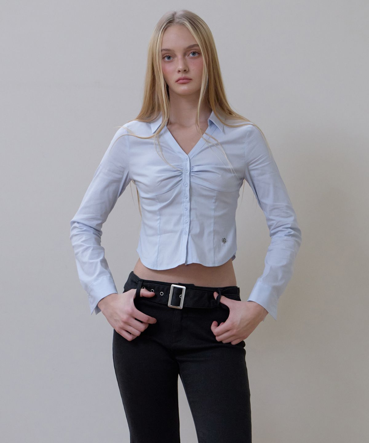 로제프란츠(ROSEFRANTZ) Ruched Front Slim Shirt [Sky Blue]