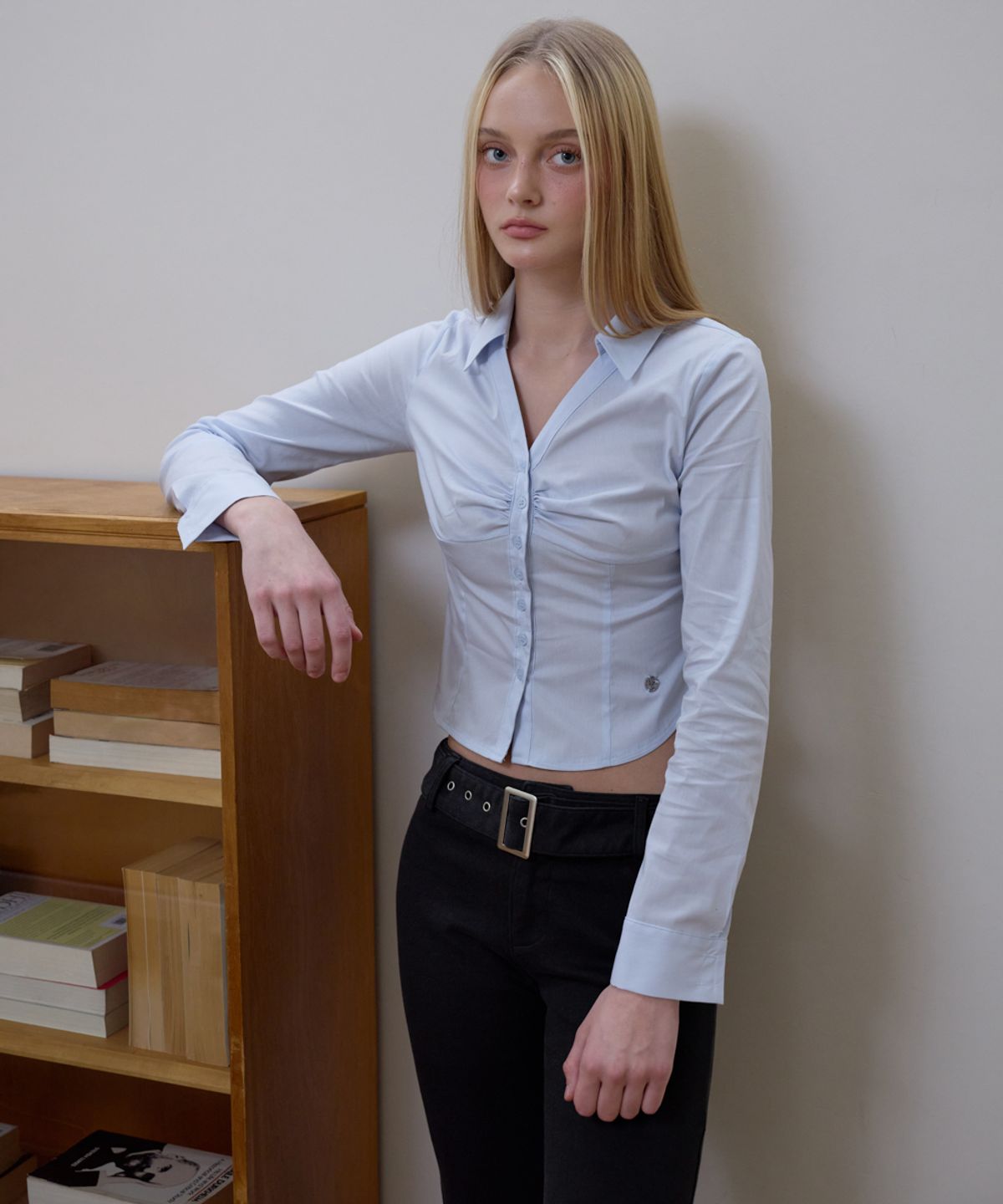로제프란츠(ROSEFRANTZ) Ruched Front Slim Shirt [Sky Blue]