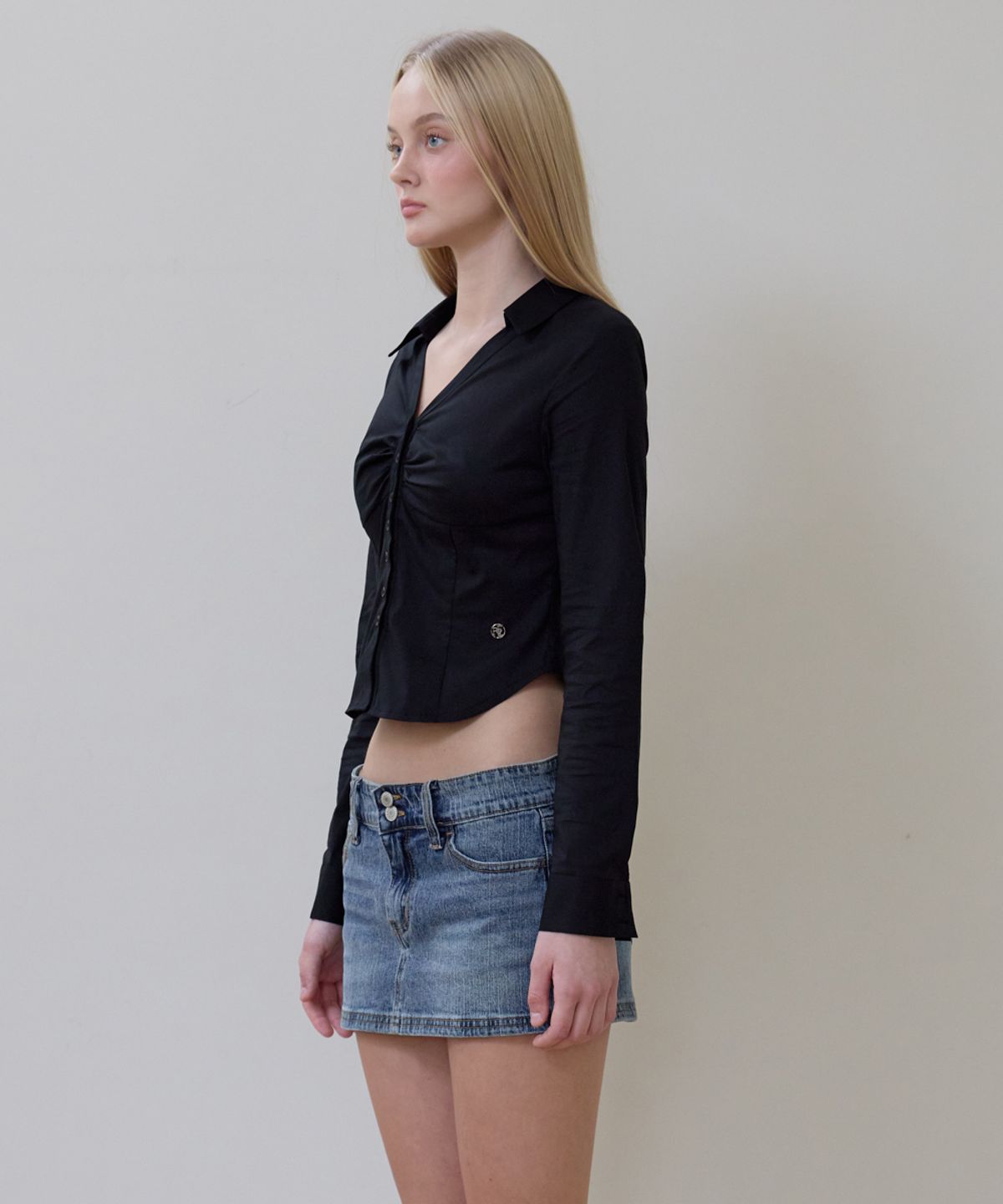로제프란츠(ROSEFRANTZ) Ruched Front Slim Shirt [Black]