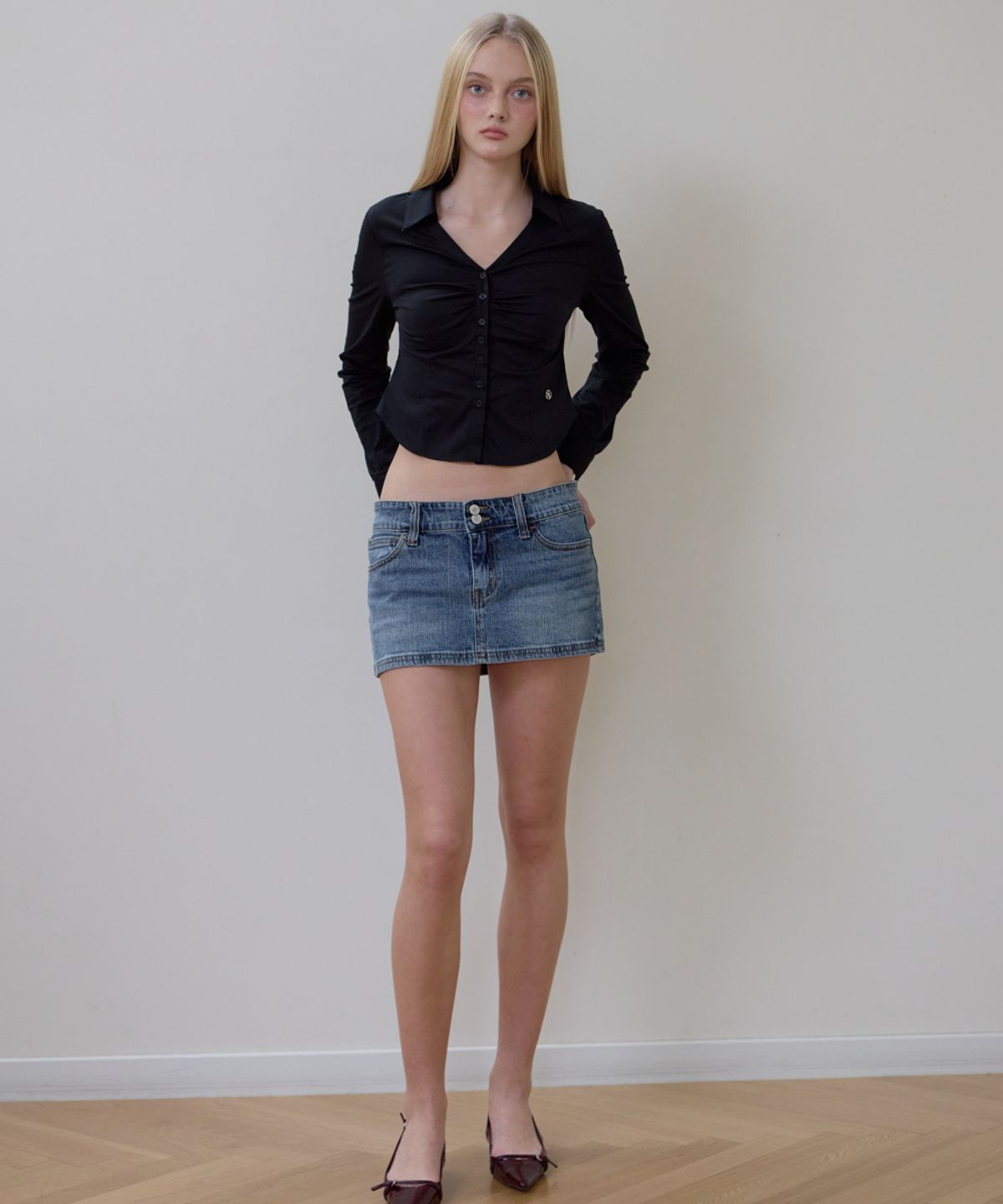 로제프란츠(ROSEFRANTZ) Ruched Front Slim Shirt [Black]