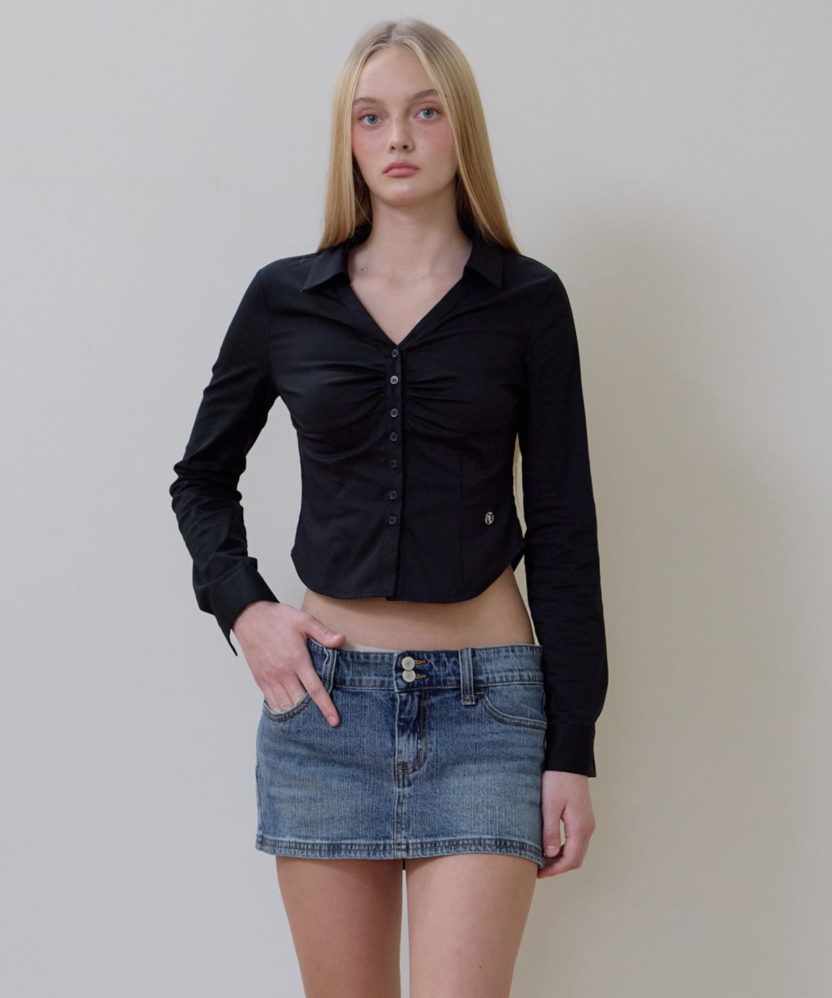 로제프란츠(ROSEFRANTZ) Ruched Front Slim Shirt [Black]