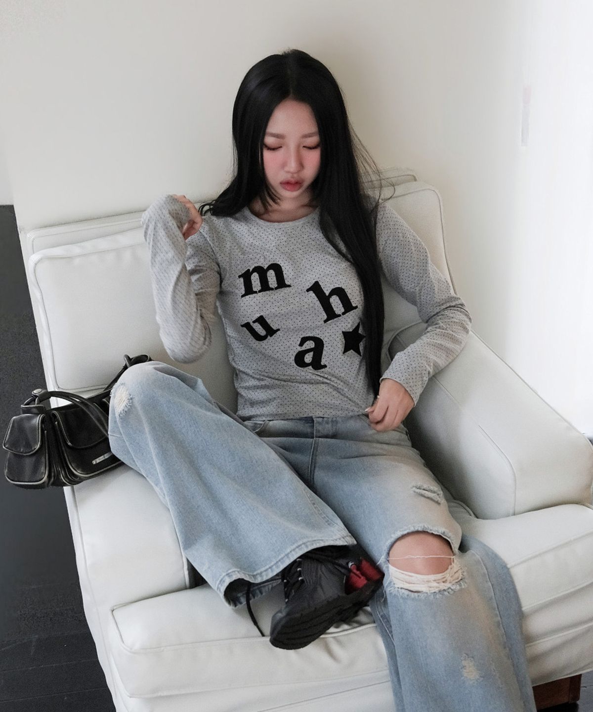 무아무아(MUAHMUAH) 도트 패치 로고 긴팔티 [그레이]