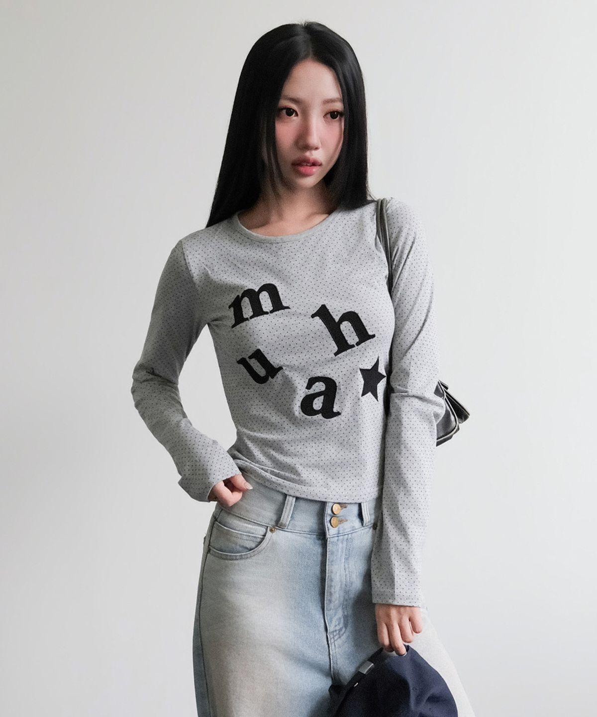 무아무아(MUAHMUAH) 도트 패치 로고 긴팔티 [그레이]