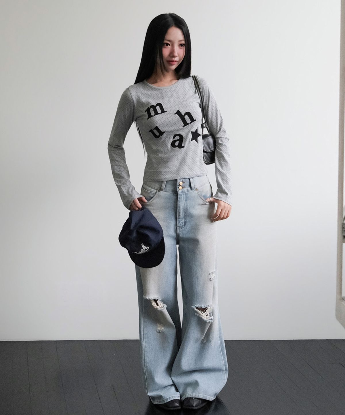 무아무아(MUAHMUAH) 도트 패치 로고 긴팔티 [그레이]