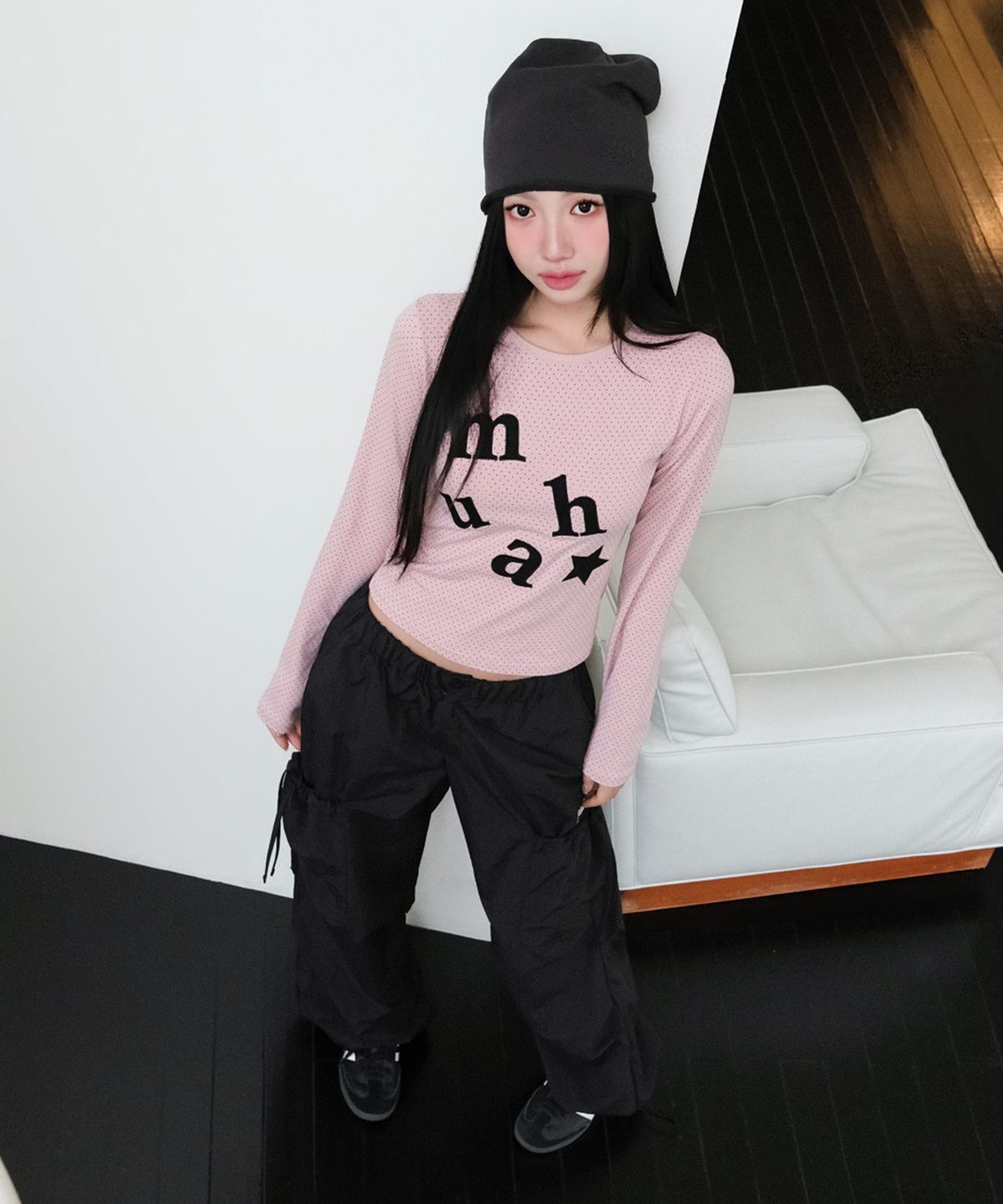무아무아(MUAHMUAH) 도트 패치 로고 긴팔티 [핑크]