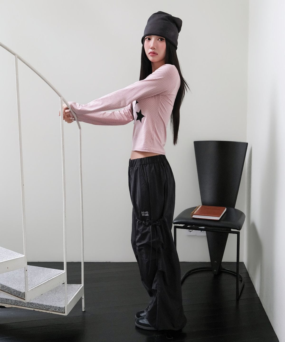 무아무아(MUAHMUAH) 도트 패치 로고 긴팔티 [핑크]