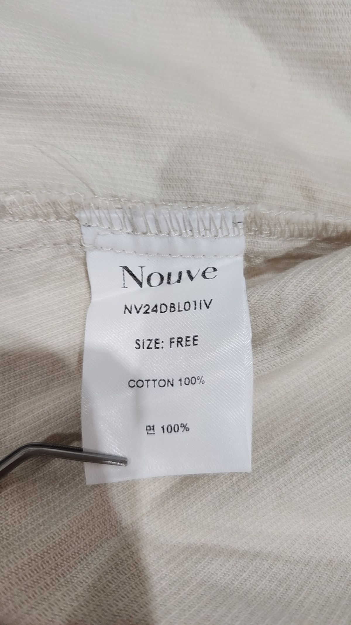 누브(NOUVE) Corduroy Curved Sleeve Blouse -Ivory FREE