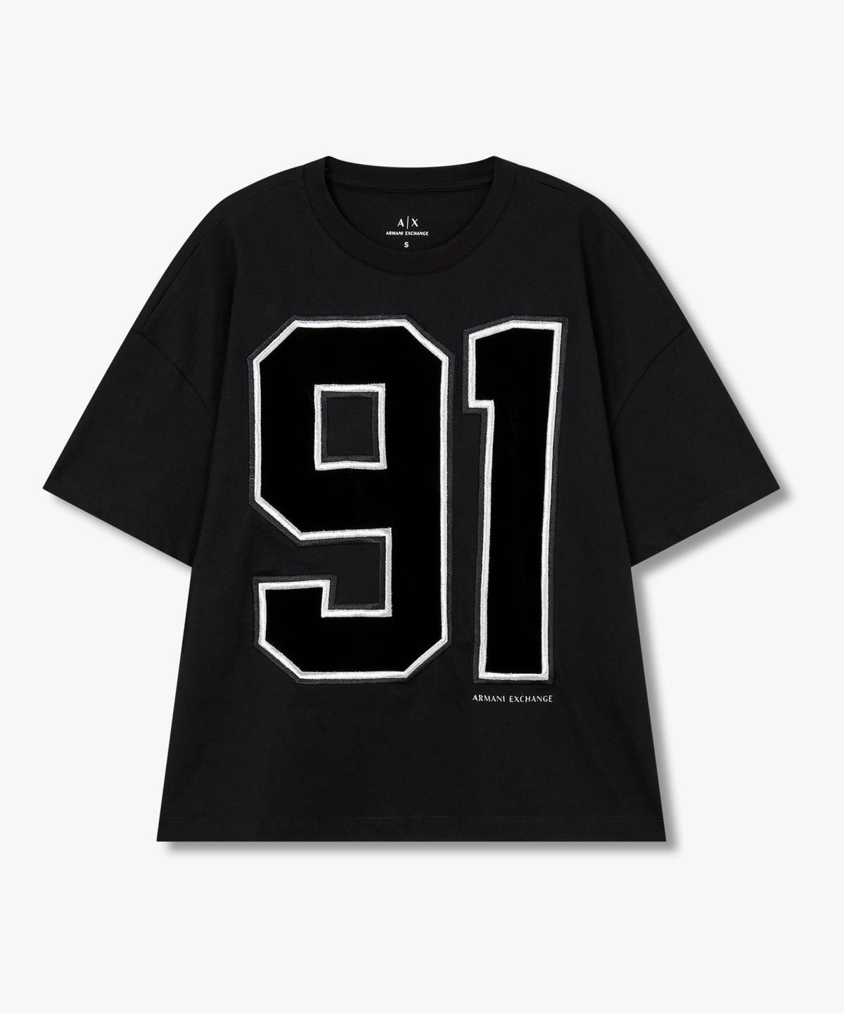 아르마니 익스체인지(ARMANI EXCHANGE) 여성 벨루어 넘버 숏 슬리브 티셔츠 _블랙_A425330501