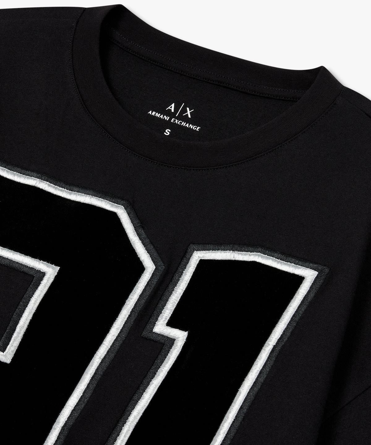 아르마니 익스체인지(ARMANI EXCHANGE) 여성 벨루어 넘버 숏 슬리브 티셔츠 _블랙_A425330501