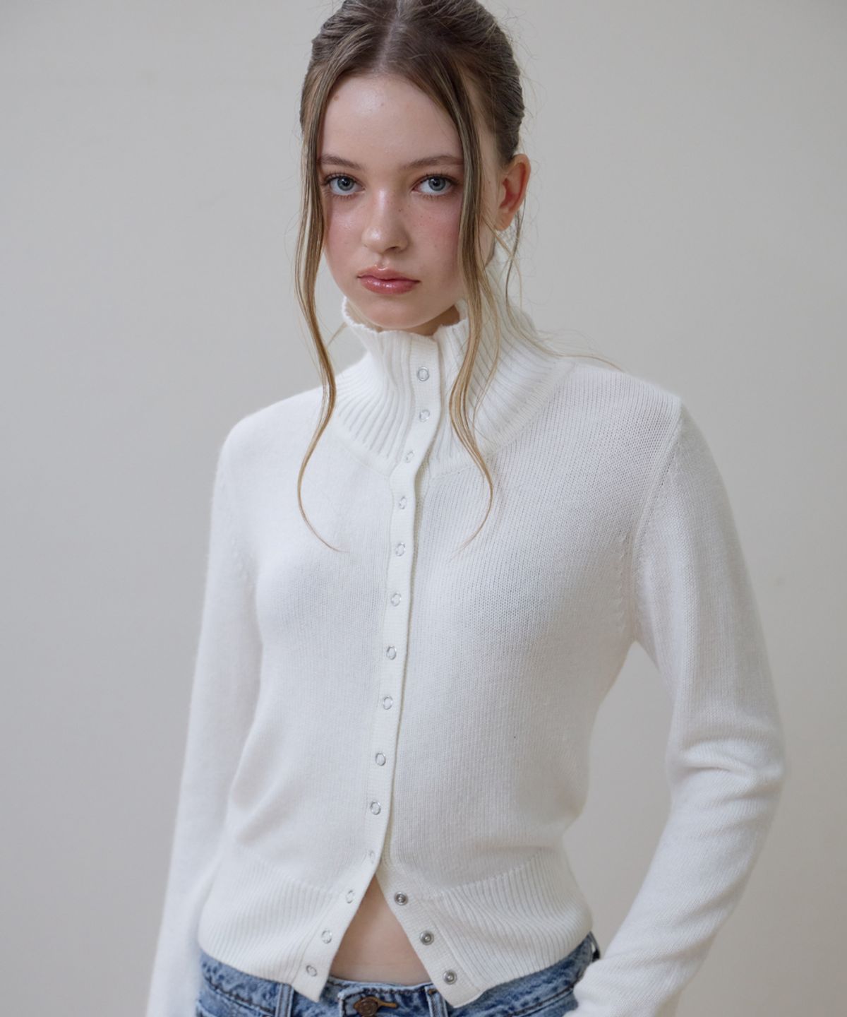 로제프란츠(ROSEFRANTZ) High Neck Eyelet Cardigan [Ivory]
