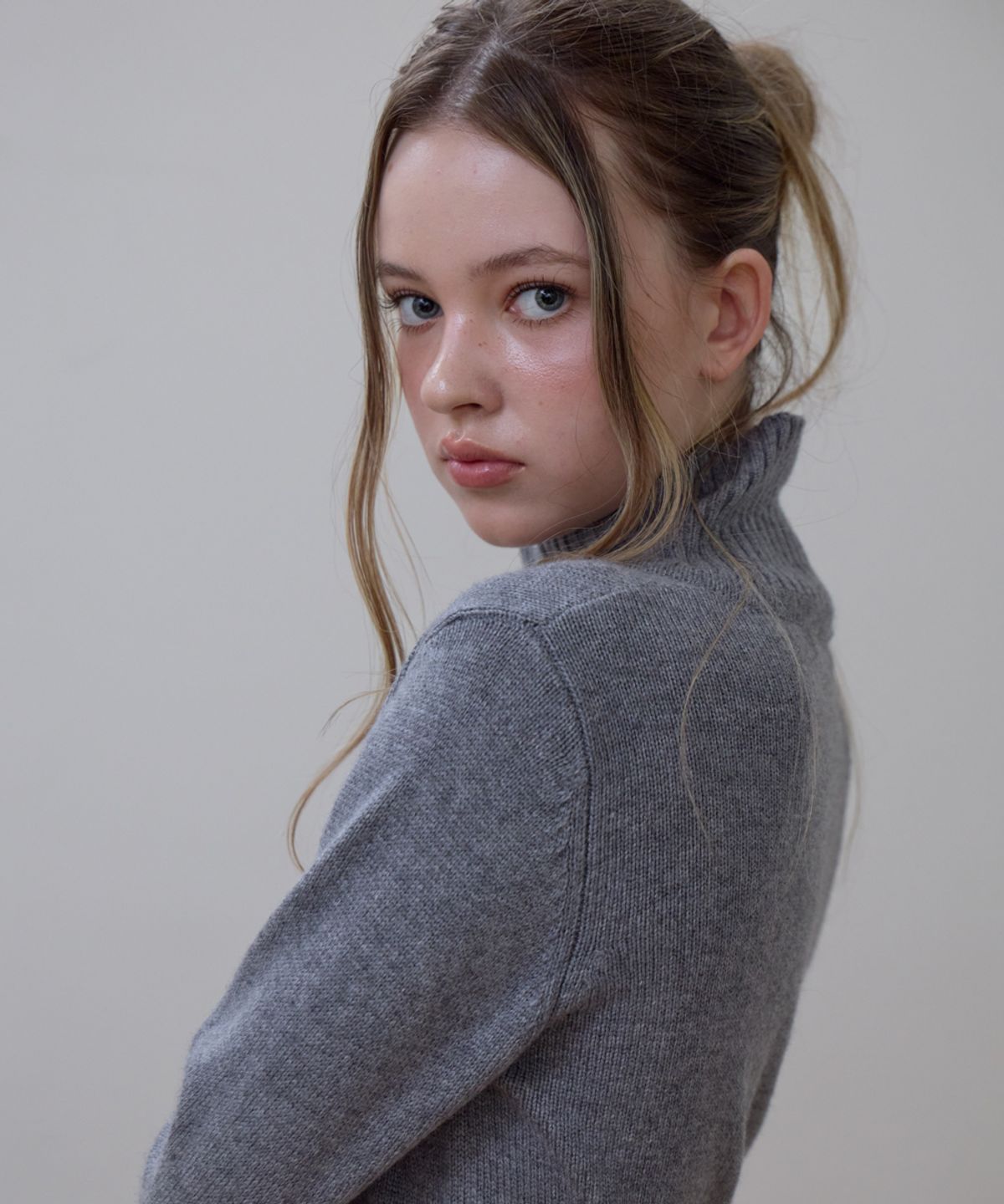로제프란츠(ROSEFRANTZ) High Neck Eyelet Cardigan [Gray]
