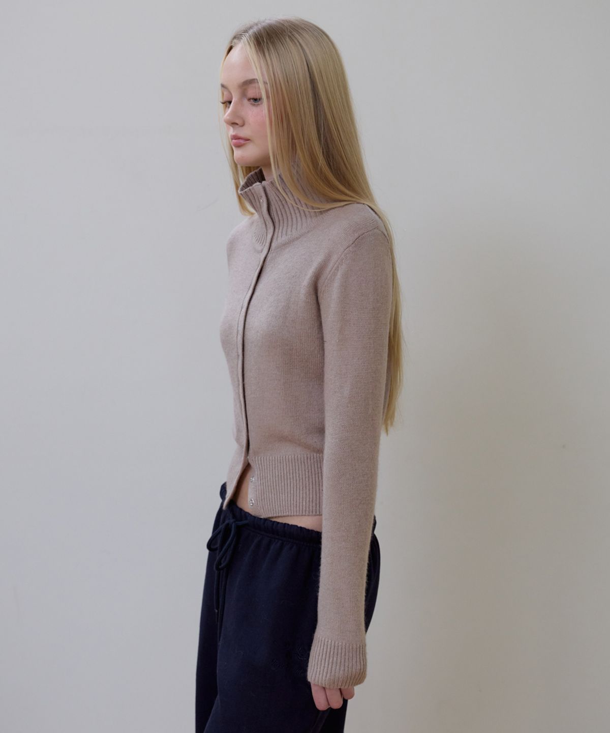 로제프란츠(ROSEFRANTZ) High Neck Eyelet Cardigan [Beige]