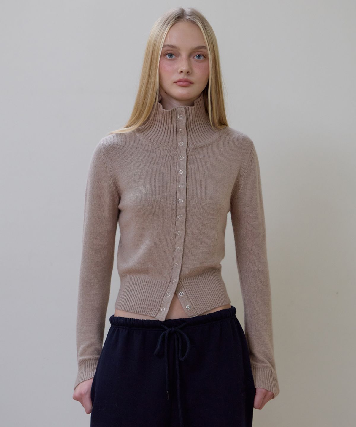 로제프란츠(ROSEFRANTZ) High Neck Eyelet Cardigan [Beige]