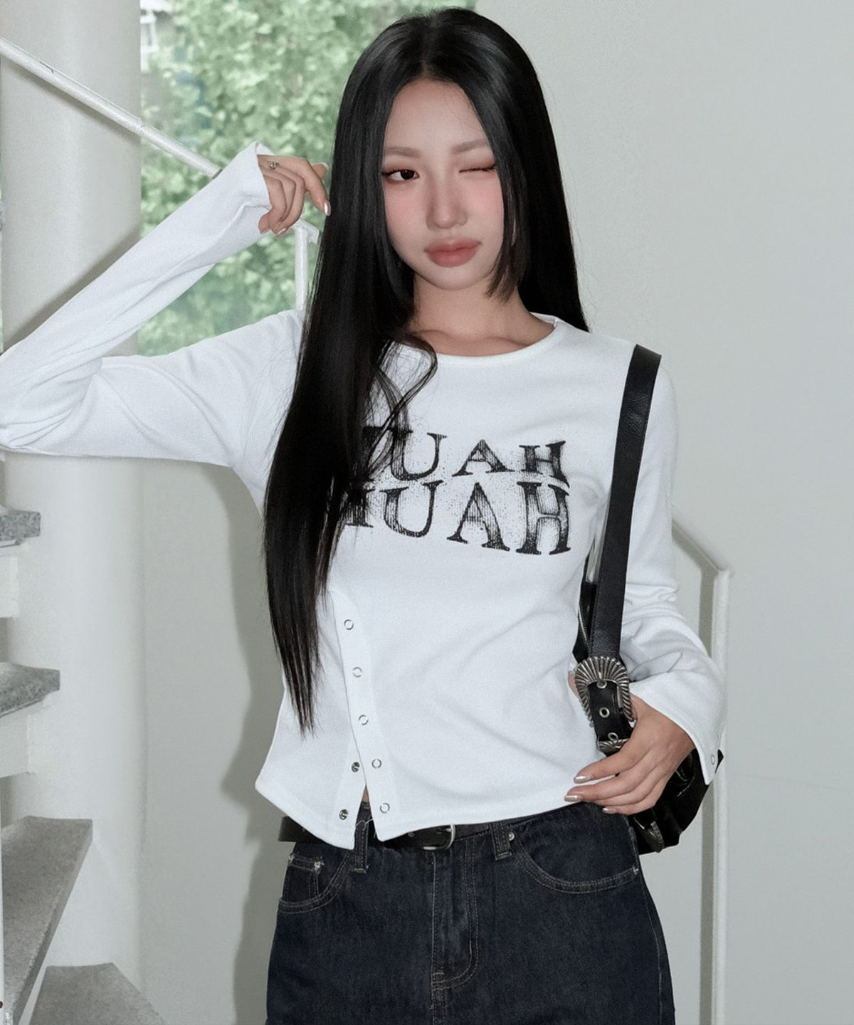 무아무아(MUAHMUAH) 슬릿 스냅버튼 긴팔 티셔츠 [화이트]