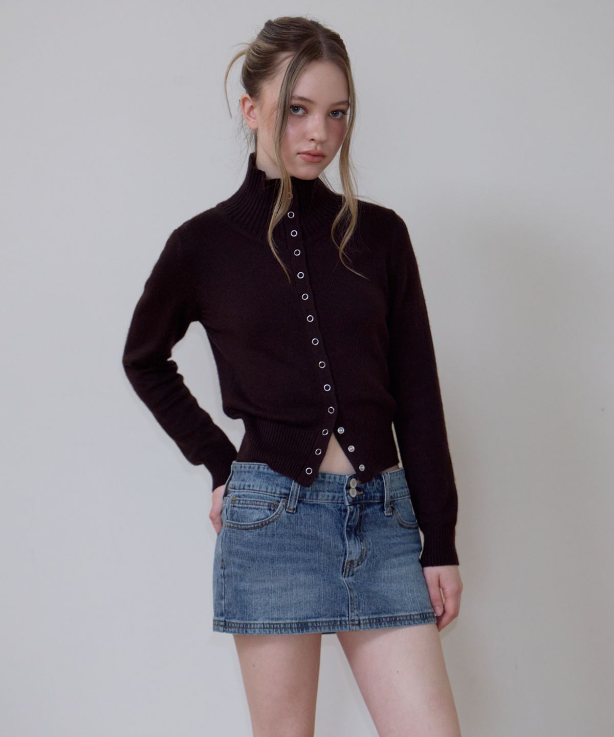 로제프란츠(ROSEFRANTZ) High Neck Eyelet Wool Cardigan [Brown]