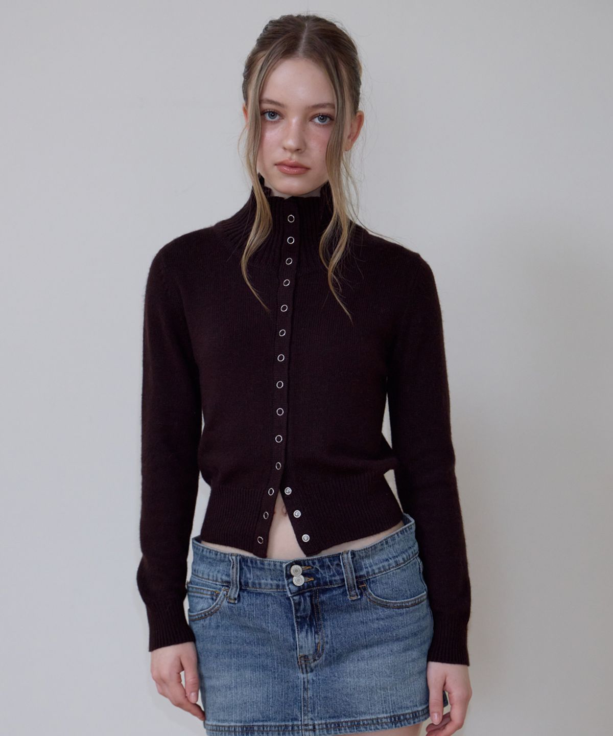 로제프란츠(ROSEFRANTZ) High Neck Eyelet Wool Cardigan [Brown]