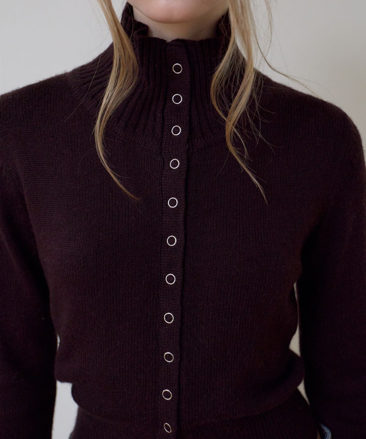 로제프란츠(ROSEFRANTZ) High Neck Eyelet Wool Cardigan [Brown]