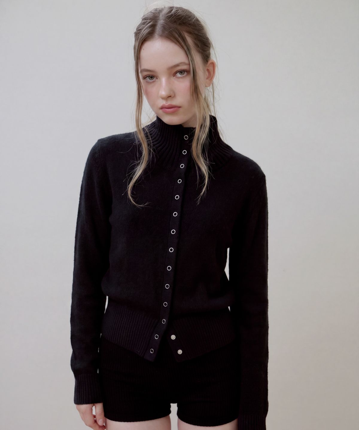 로제프란츠(ROSEFRANTZ) High Neck Eyelet Cardigan [Black]