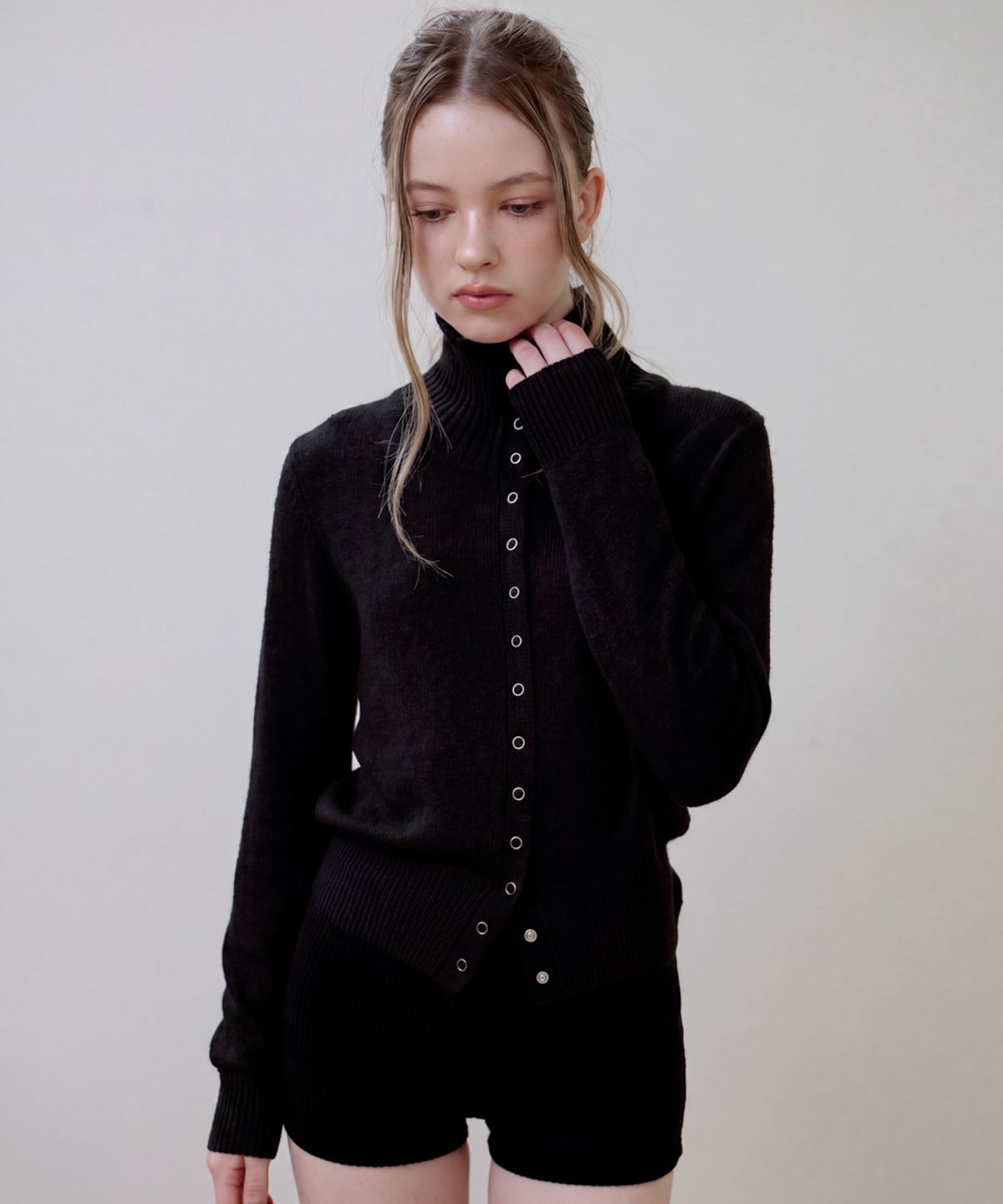 로제프란츠(ROSEFRANTZ) High Neck Eyelet Cardigan [Black]