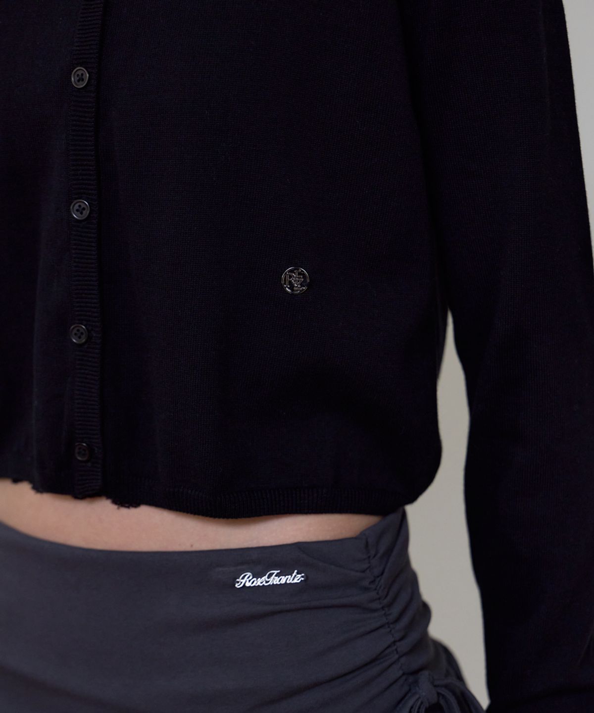로제프란츠(ROSEFRANTZ) Basic Round Cardigan [Black]