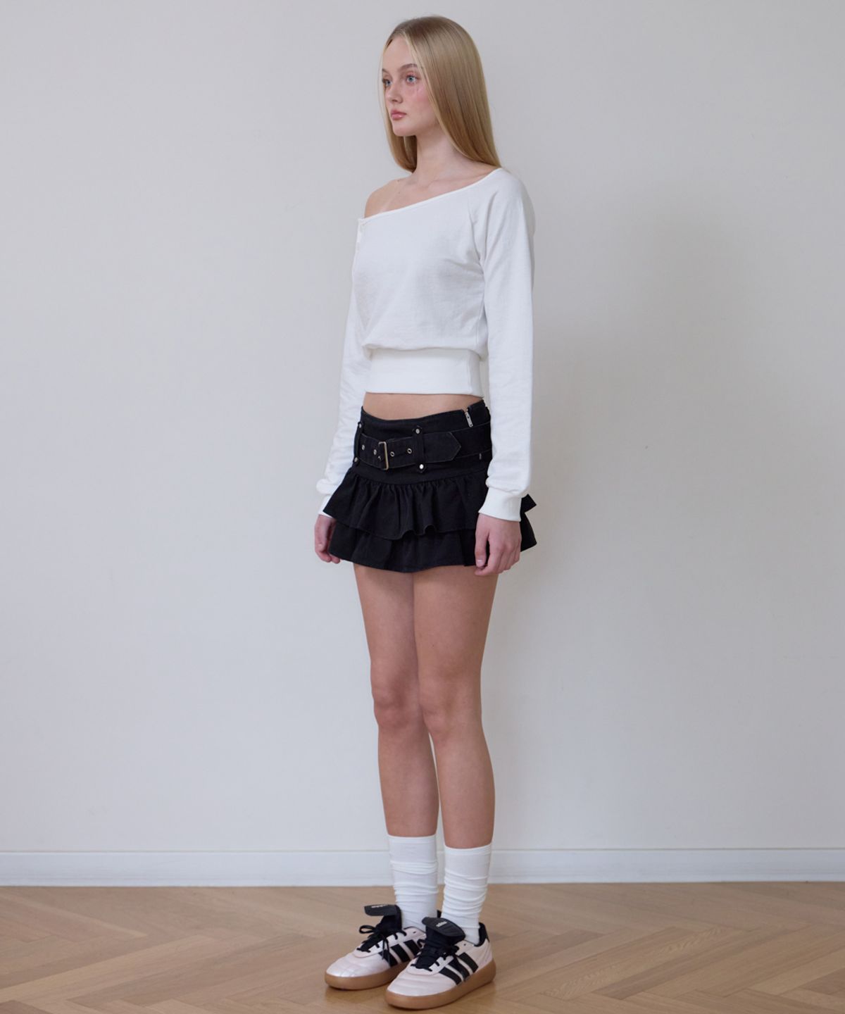 로제프란츠(ROSEFRANTZ) Off-Shoulder Button Sweatshirt [Ivory]