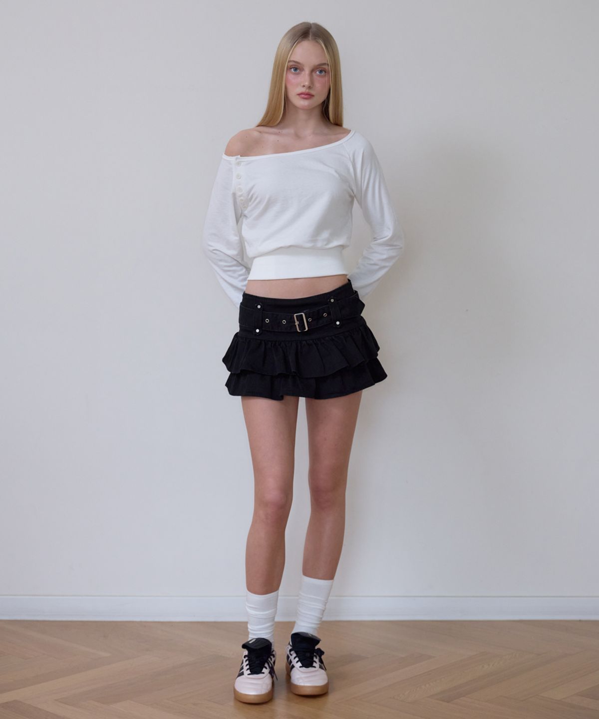 로제프란츠(ROSEFRANTZ) Off-Shoulder Button Sweatshirt [Ivory]