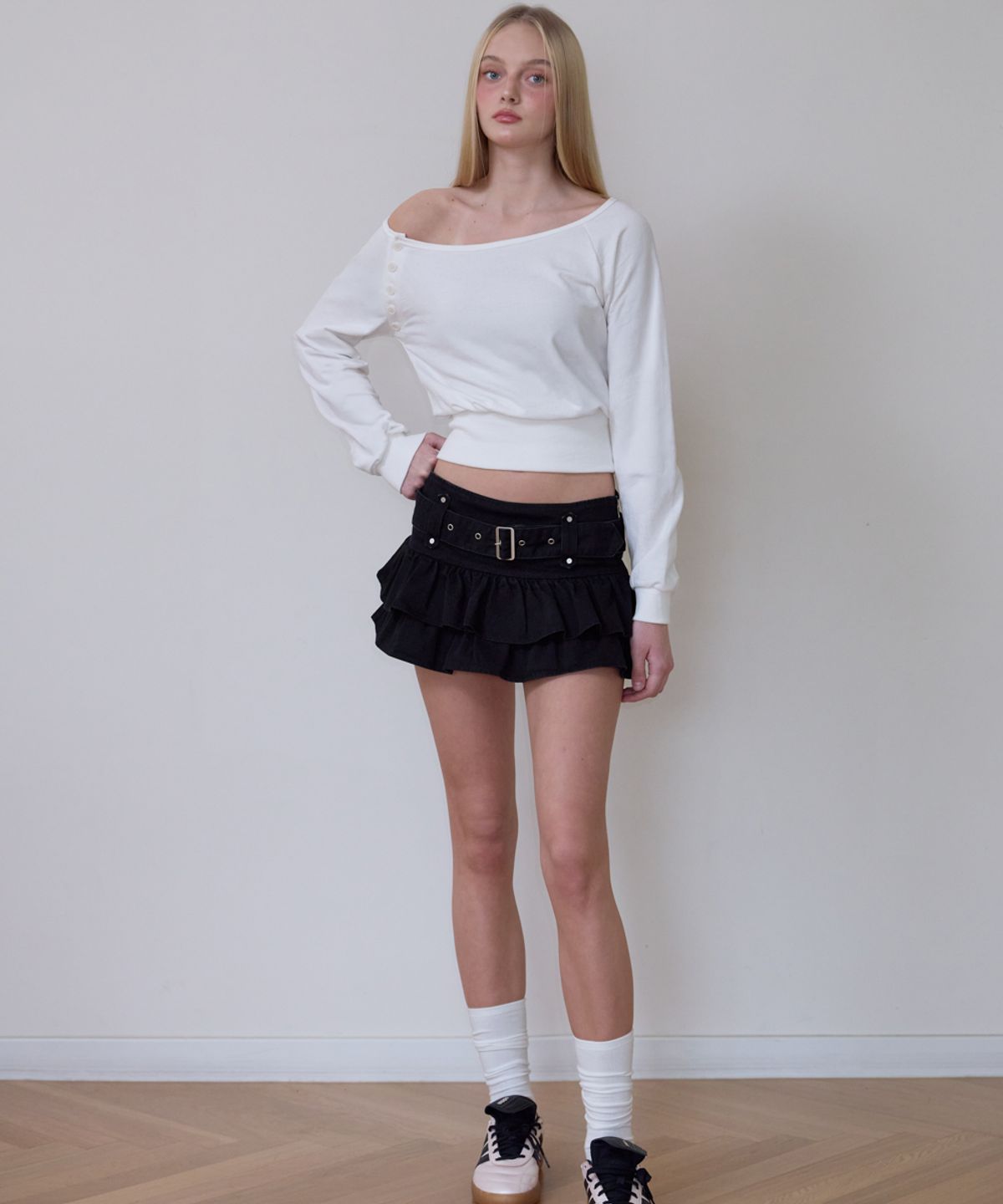 로제프란츠(ROSEFRANTZ) Off-Shoulder Button Sweatshirt [Ivory]