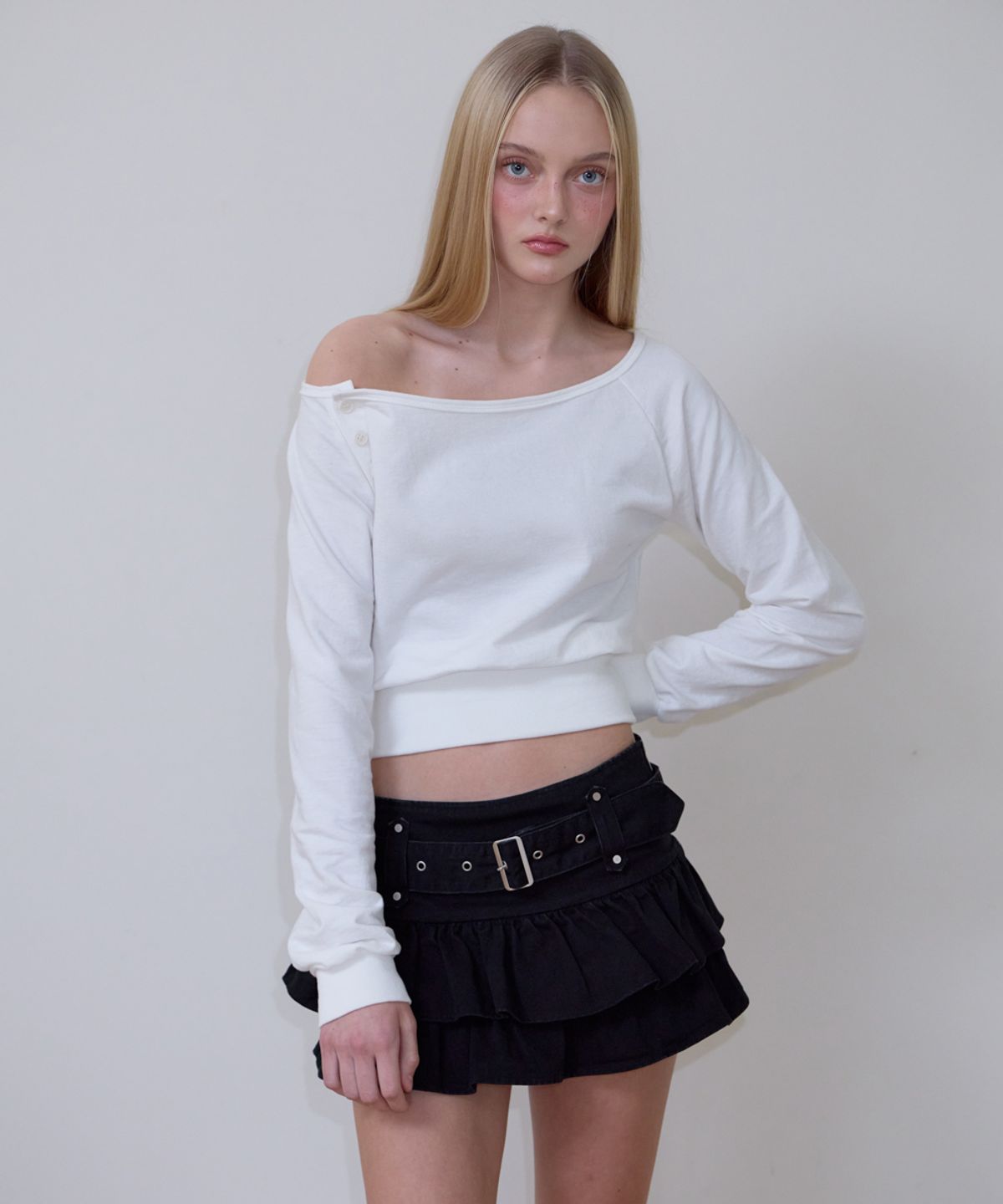 로제프란츠(ROSEFRANTZ) Off-Shoulder Button Sweatshirt [Ivory]