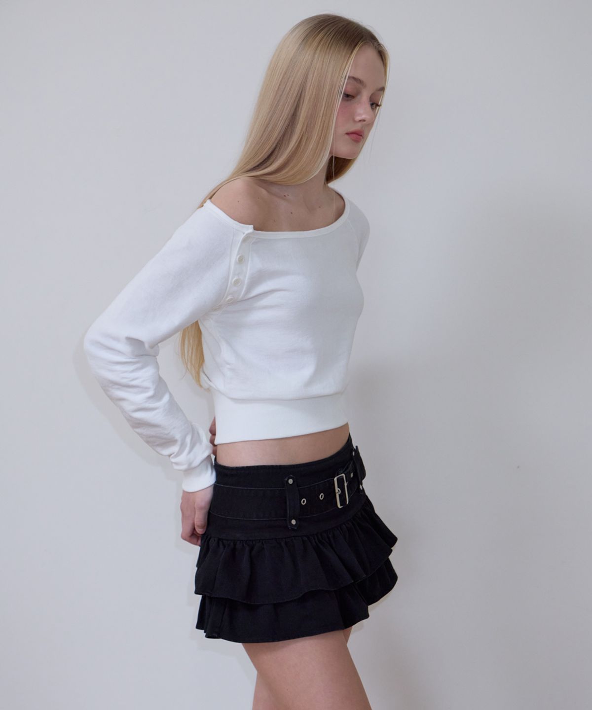 로제프란츠(ROSEFRANTZ) Off-Shoulder Button Sweatshirt [Ivory]