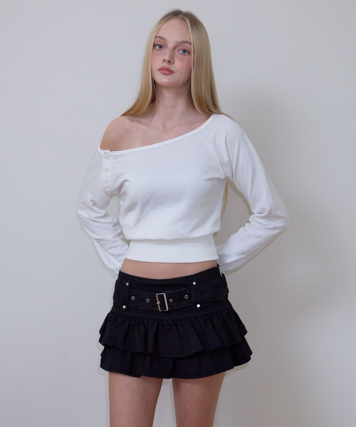 로제프란츠(ROSEFRANTZ) Off-Shoulder Button Sweatshirt [Ivory]