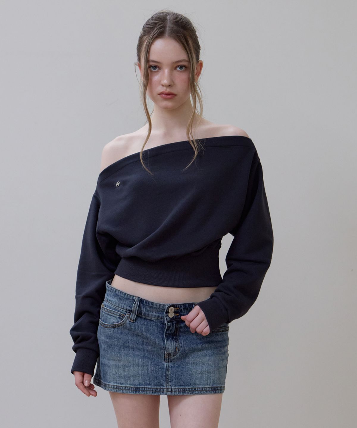 로제프란츠(ROSEFRANTZ) Crop Off Shoulder Sweatshirt [Charcoal]