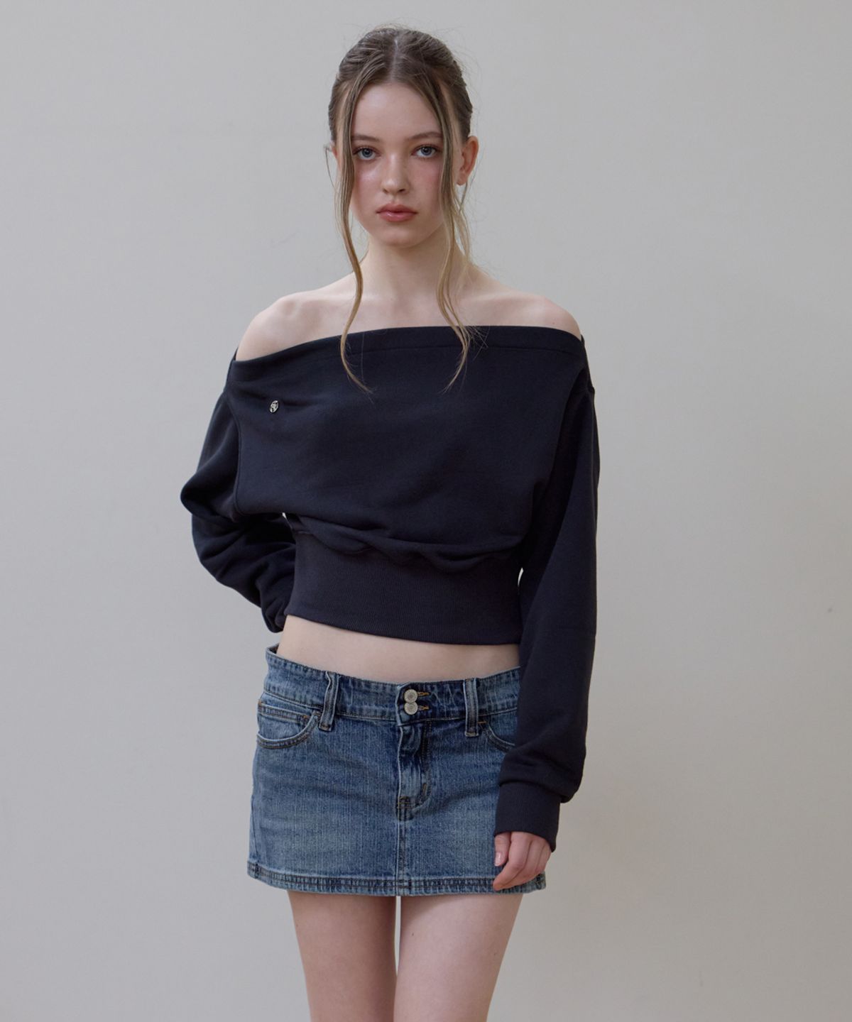 로제프란츠(ROSEFRANTZ) Crop Off Shoulder Sweatshirt [Charcoal]