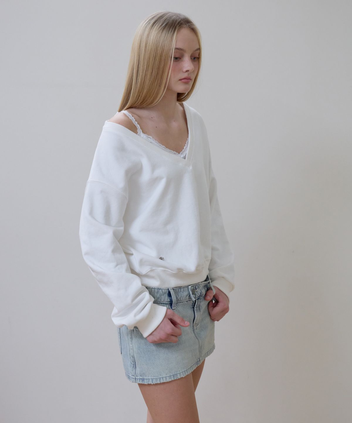 로제프란츠(ROSEFRANTZ) Deep V-neck Sweatshirt [Ivory]