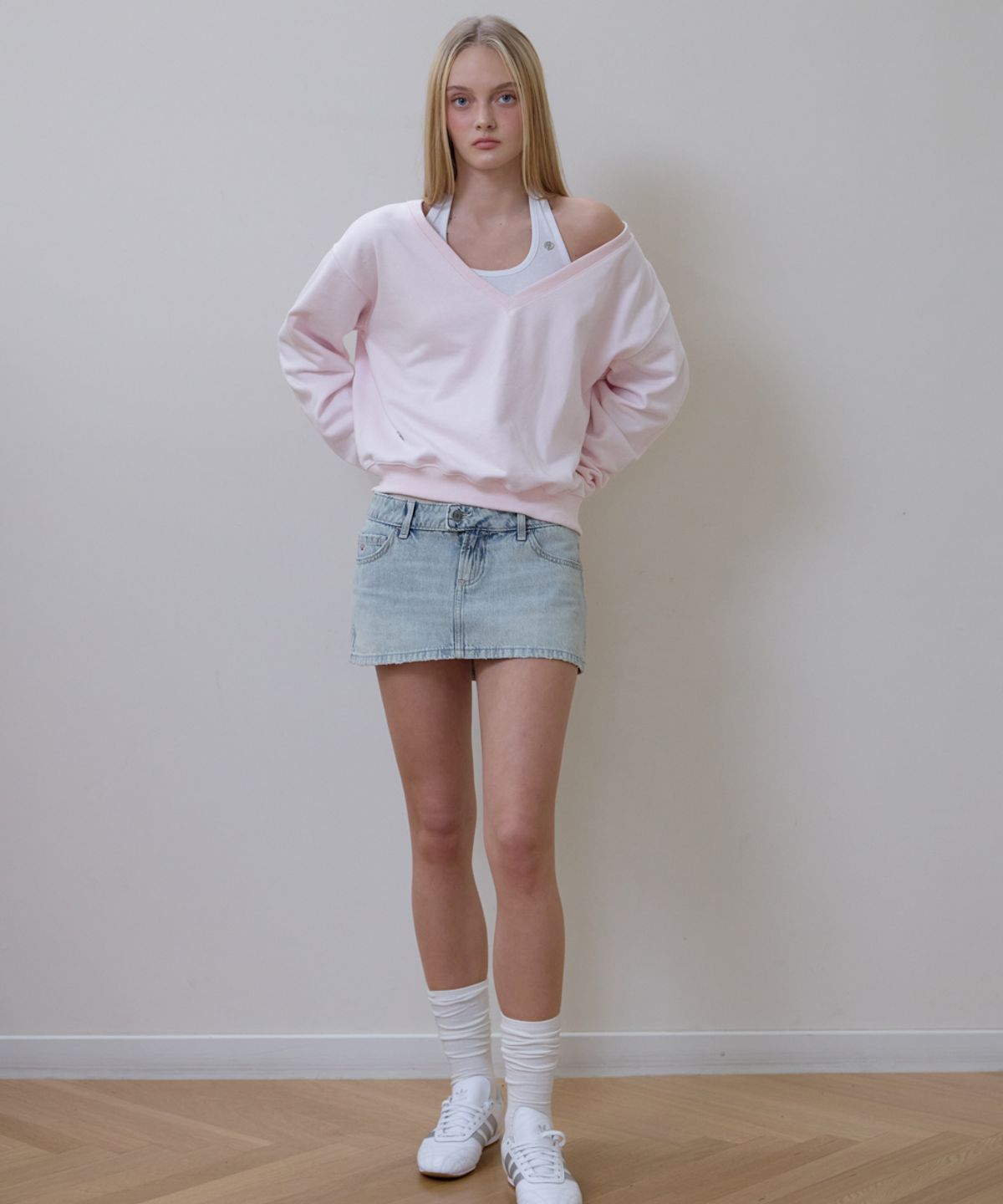 로제프란츠(ROSEFRANTZ) Deep V-neck Sweatshirt [Pink]