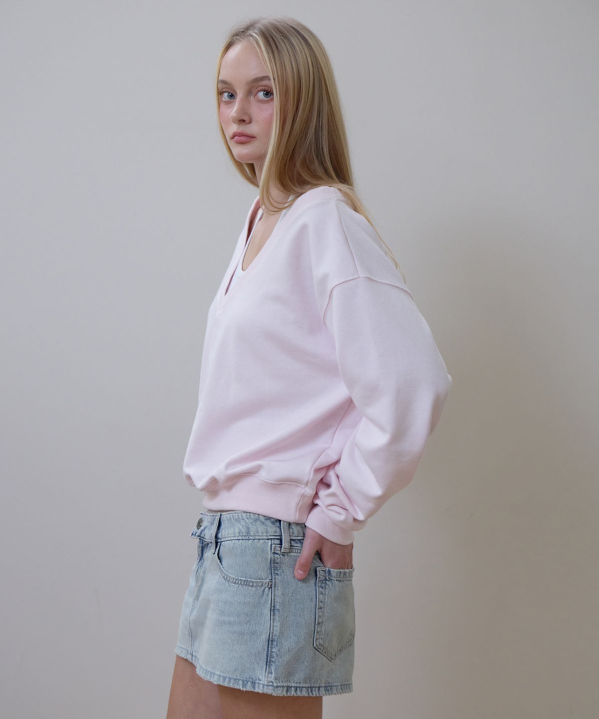 로제프란츠(ROSEFRANTZ) Deep V-neck Sweatshirt [Pink]