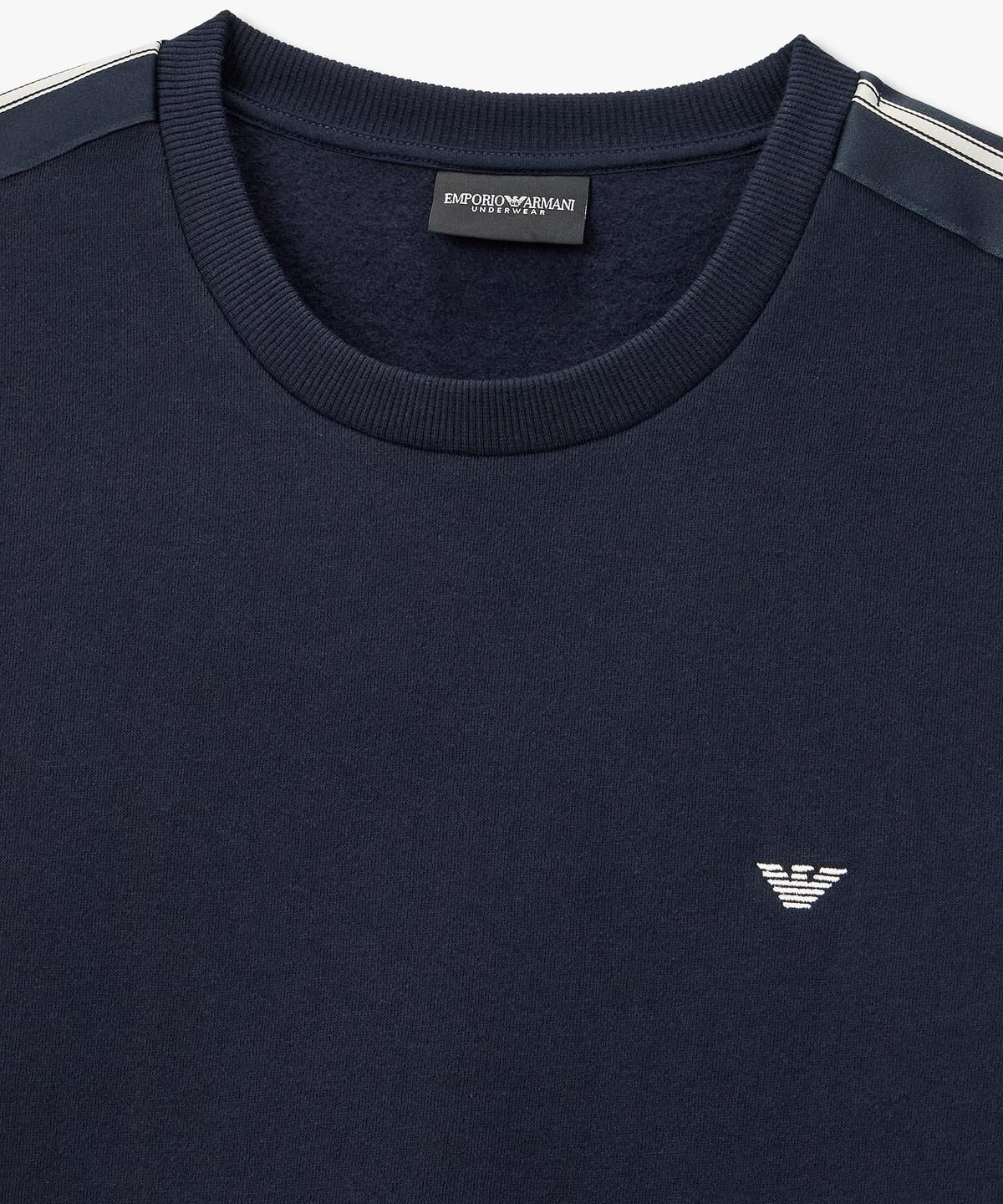 엠포리오 아르마니 언더웨어(EMPORIO ARMANI UNDERWEAR) 남성 배색 테이프 라운지 스웨트셔츠_네이비 0816336021